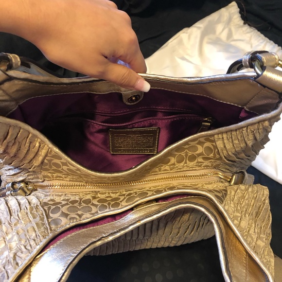 Beautiful Madison Coach bag ❤️ - Picture 7 of 8